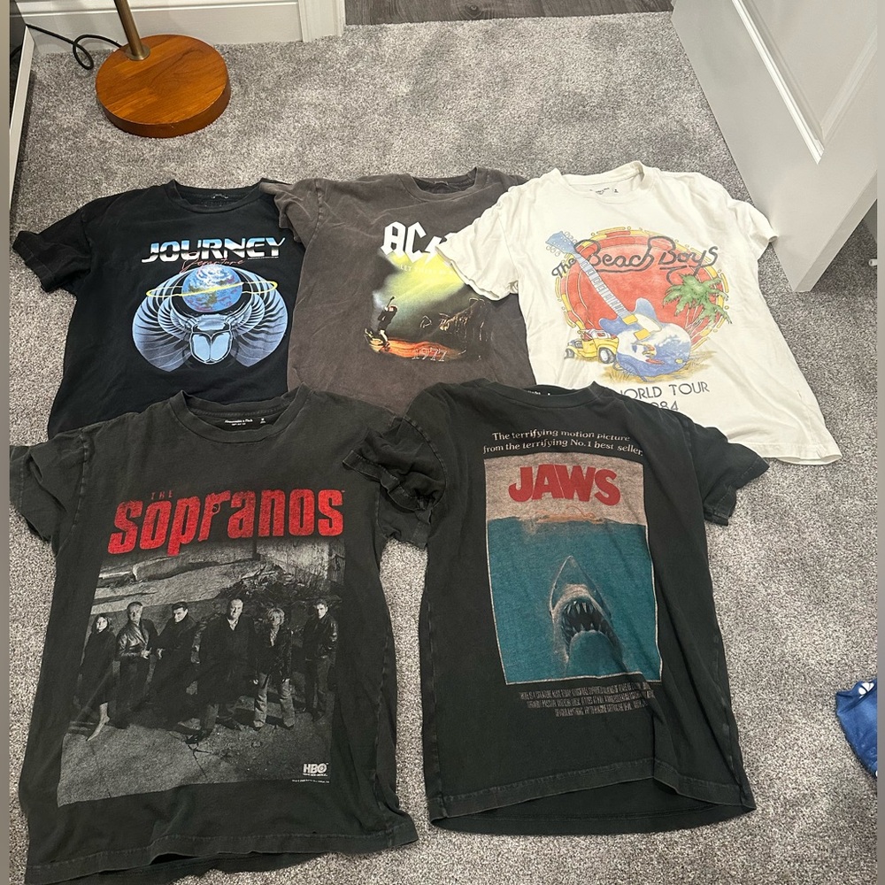 Abercrombie graphic tshirt lot size medium